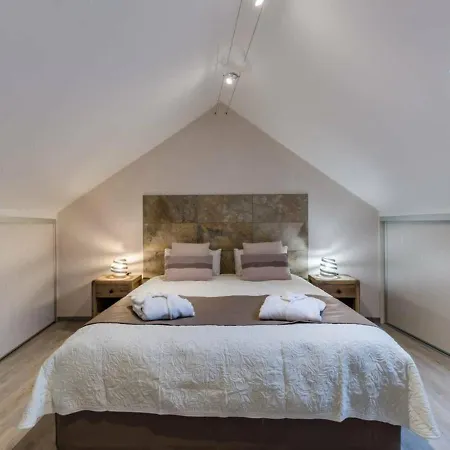 Casa vacanze Balnot-sur-laignes, 7 Pièces, 15 Personnes - Fr-1-543-188